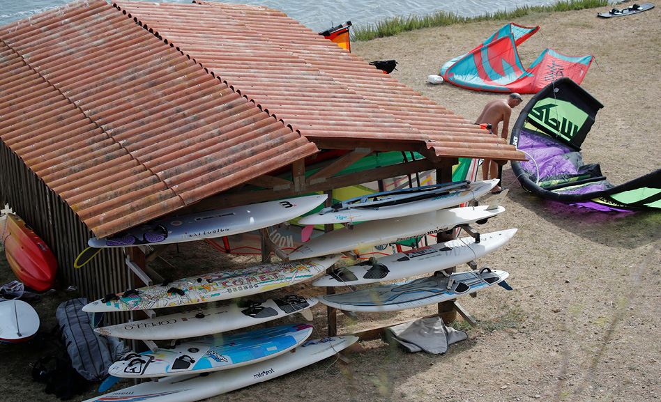 Kite surf sur la plage naturiste de la Palme