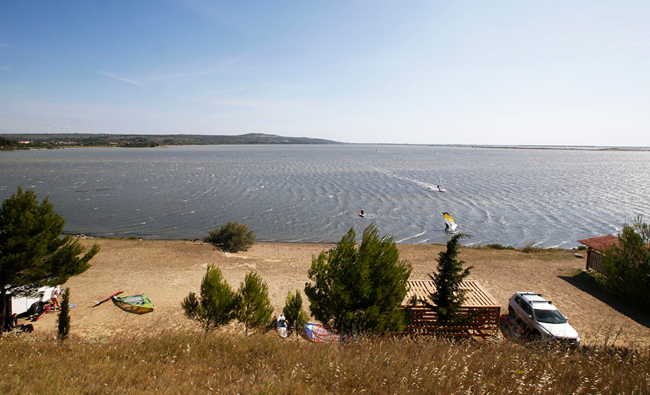 Kite surf sur la plage naturiste de la Palme