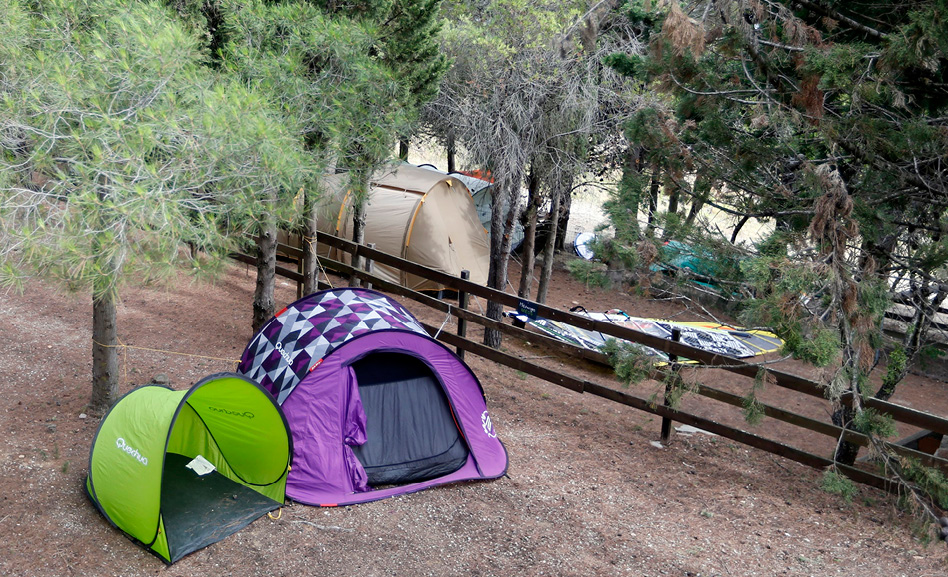 Emplacement de camping au camping naturiste Le Clapotis à la Palme, dans l'Aude